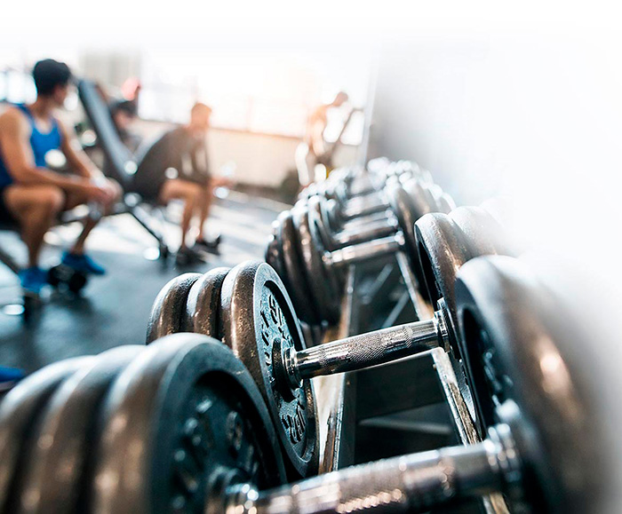 Kurzhantel-Auswahl in einem Fitnessstudio