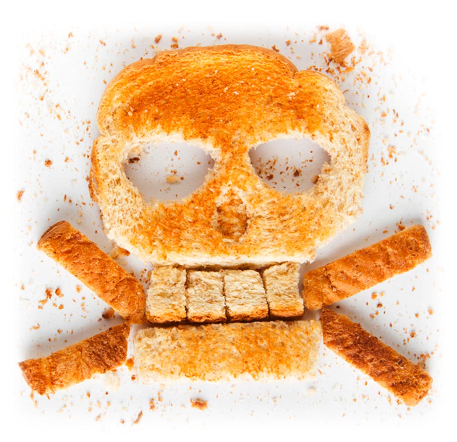 Scheibe Toast als Totenkopf mit Krümel drumherum